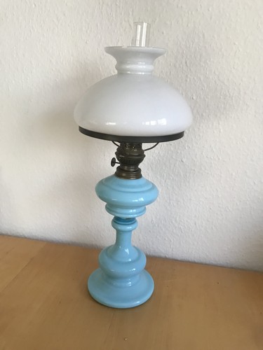 Antike petroleumlampe opalglas - antike,