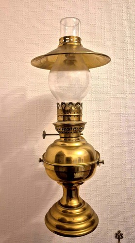 Antike messing petroleumlampe - antike,