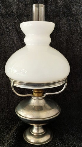 Antike petroleumlampe aus zinn - antike,